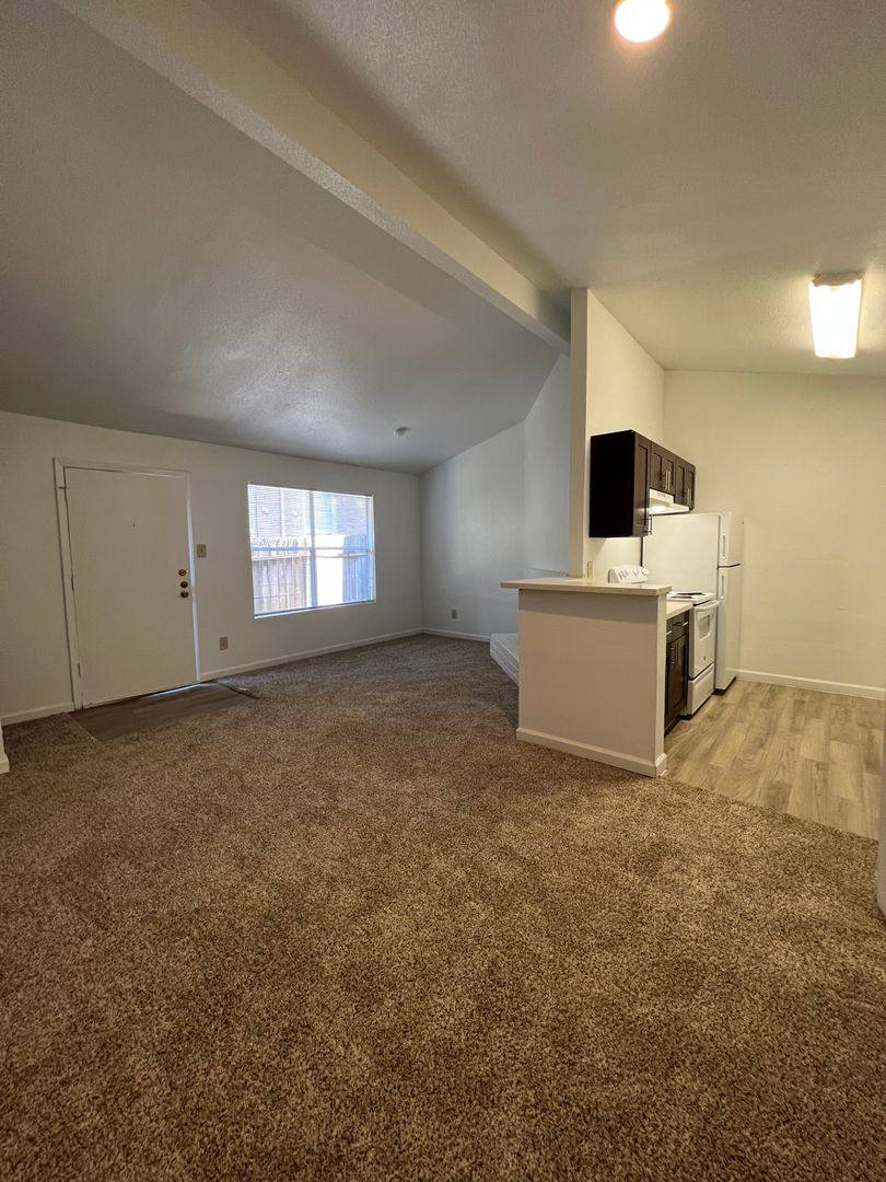 Townhouse for rent at 16700 Kuykendahl Rd, Houston, TX 77068