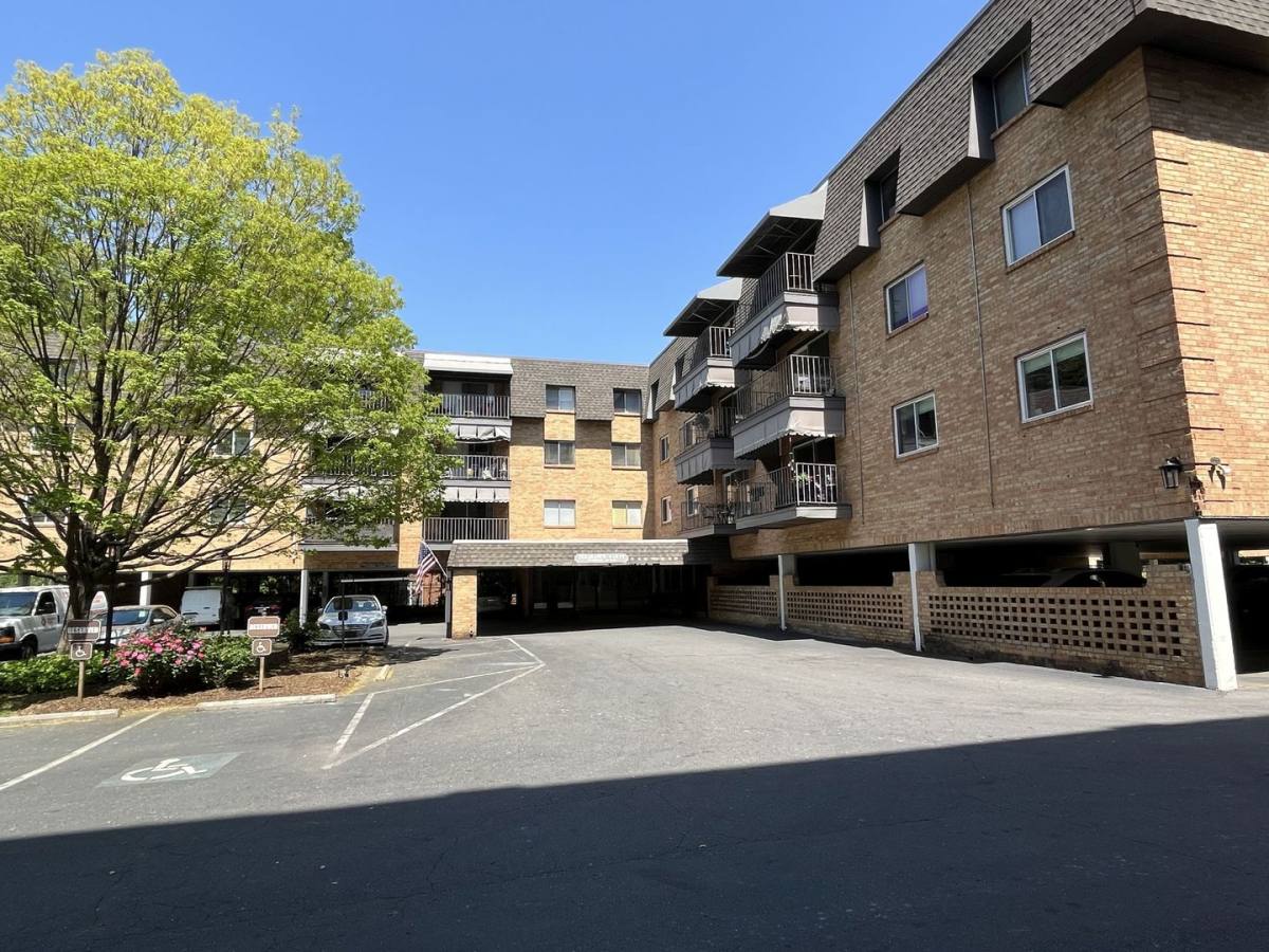 Condo for rent at 1323 Queens Rd, Charlotte, NC 28207