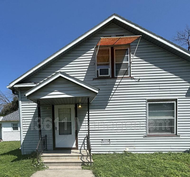 Apartment for rent at 5628 Logan Ave #1, Lincoln, NE 68507