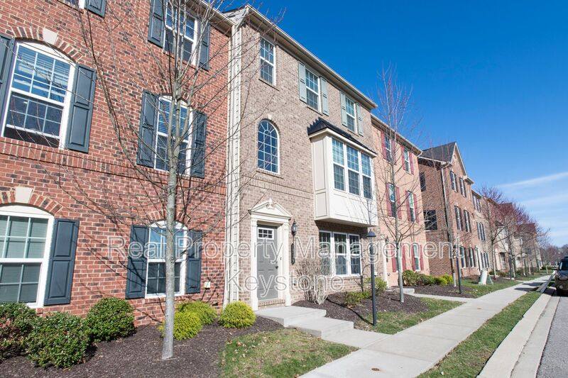 Townhouse for rent at 1719 Saint Johns Lane, Sewickley, PA 15143