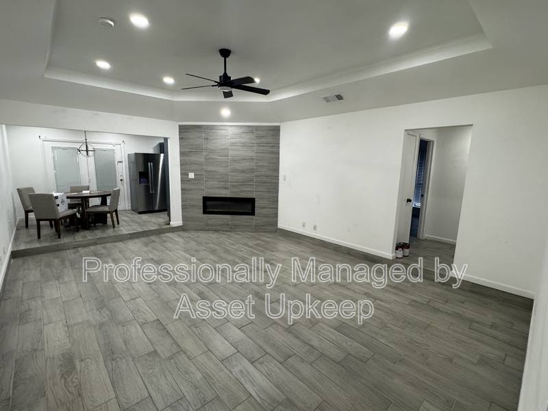 House for rent at 3646 Country Club Dr W, Irving, TX 75038