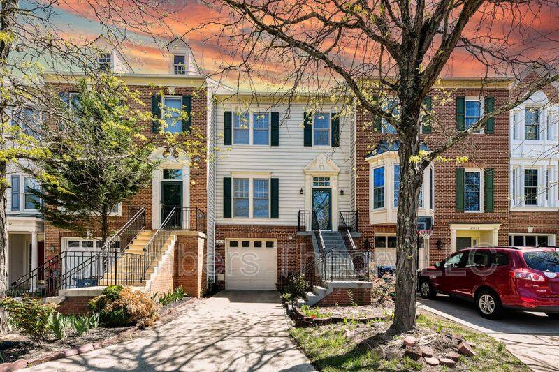 Townhouse for rent at 25436 Herring Creek Dr, Chantilly, VA 20152