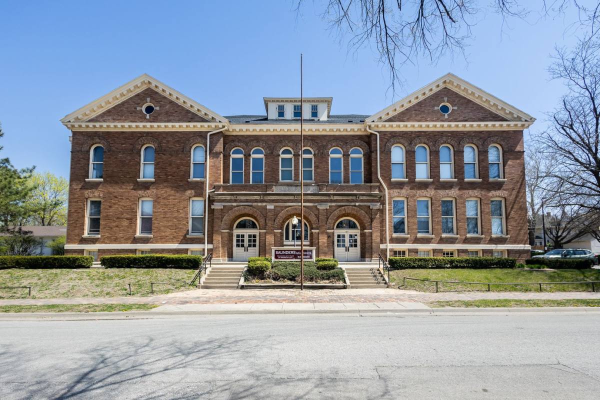 Apartment for rent at 415 N 41st Ave, Omaha, NE 68118