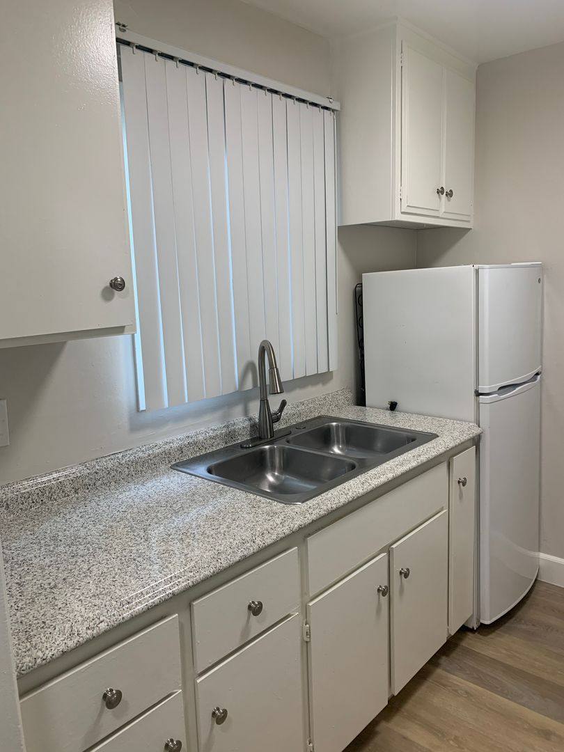 Apartment for rent at 16661 E McFadden Ave, Tustin, CA 92780