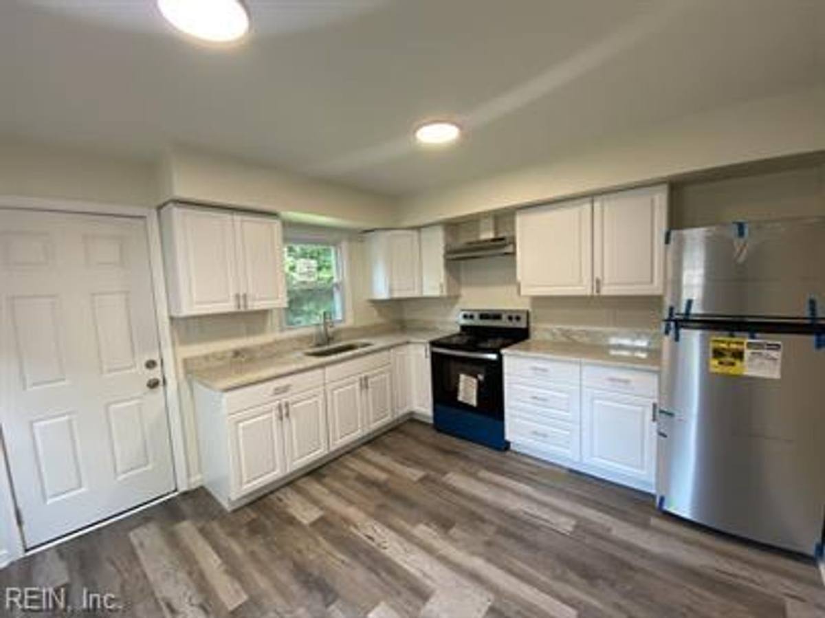Apartment for rent at 1611 Manson St, Norfolk, VA 23523