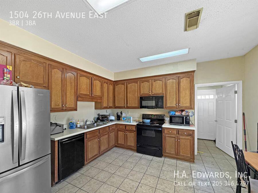 House for rent at 1504 26th Ave E, Tuscaloosa, AL 35404