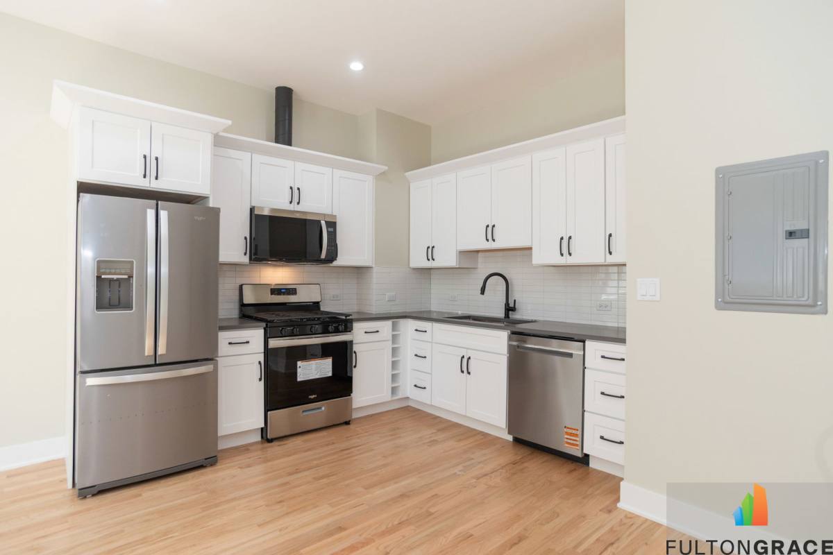 Apartment for rent at 4437 N Broadway #2R, Chicago, IL 60640