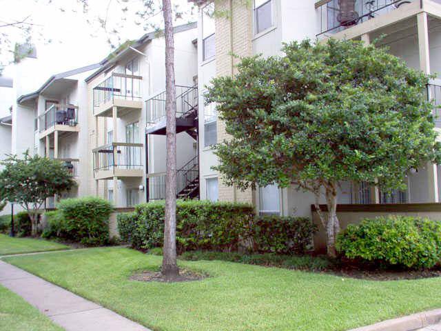 Apartment for rent at 10901 Meadowglen Lane, Houston, TX 77042
