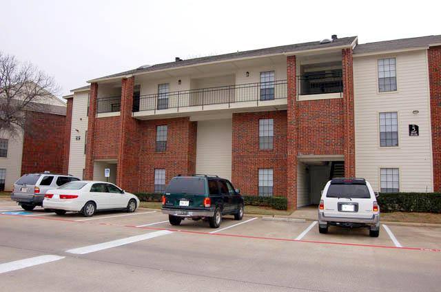 Apartment for rent at 1705 NE Green Oaks Blvd, Arlington, TX 76006
