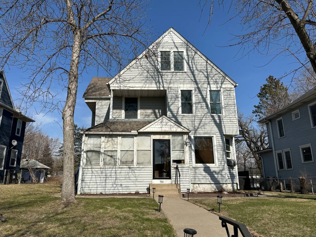 Apartment for rent at 944 Cromwell Ave, Saint Paul, MN 55114