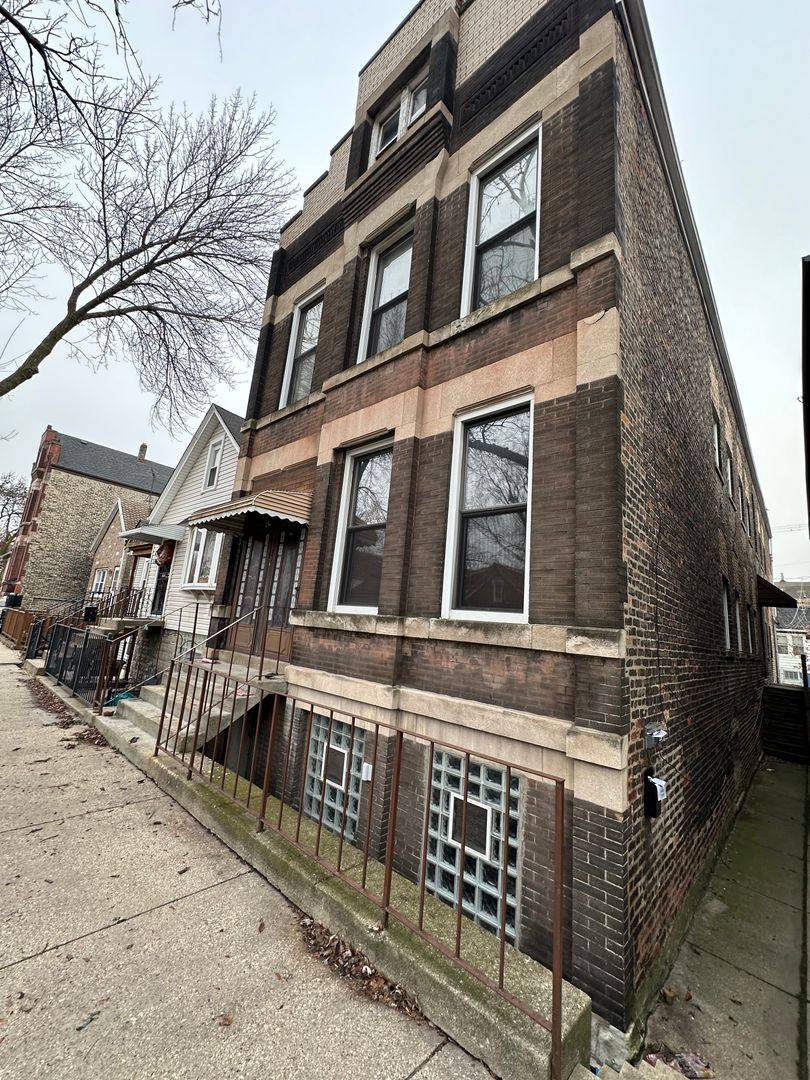 Apartment for rent at 3134 S Racine Ave, Chicago, IL 60608