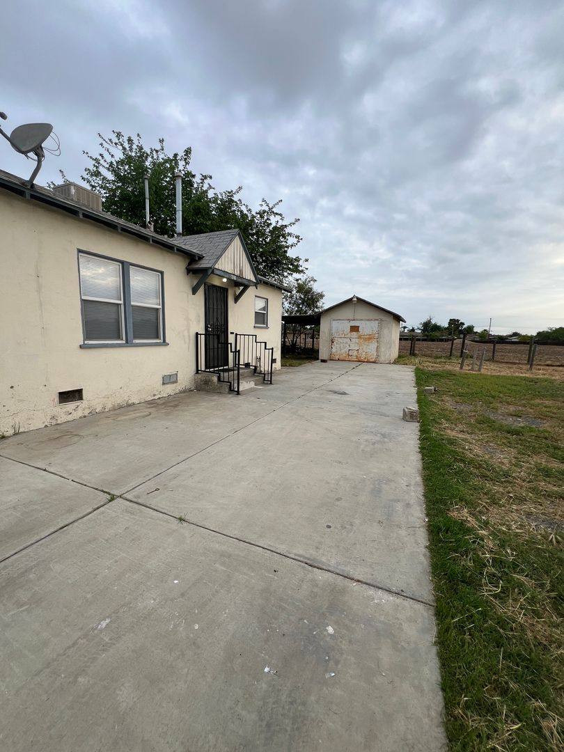 Apartment for rent at 620 E Court Ave, Pixley, CA 93256