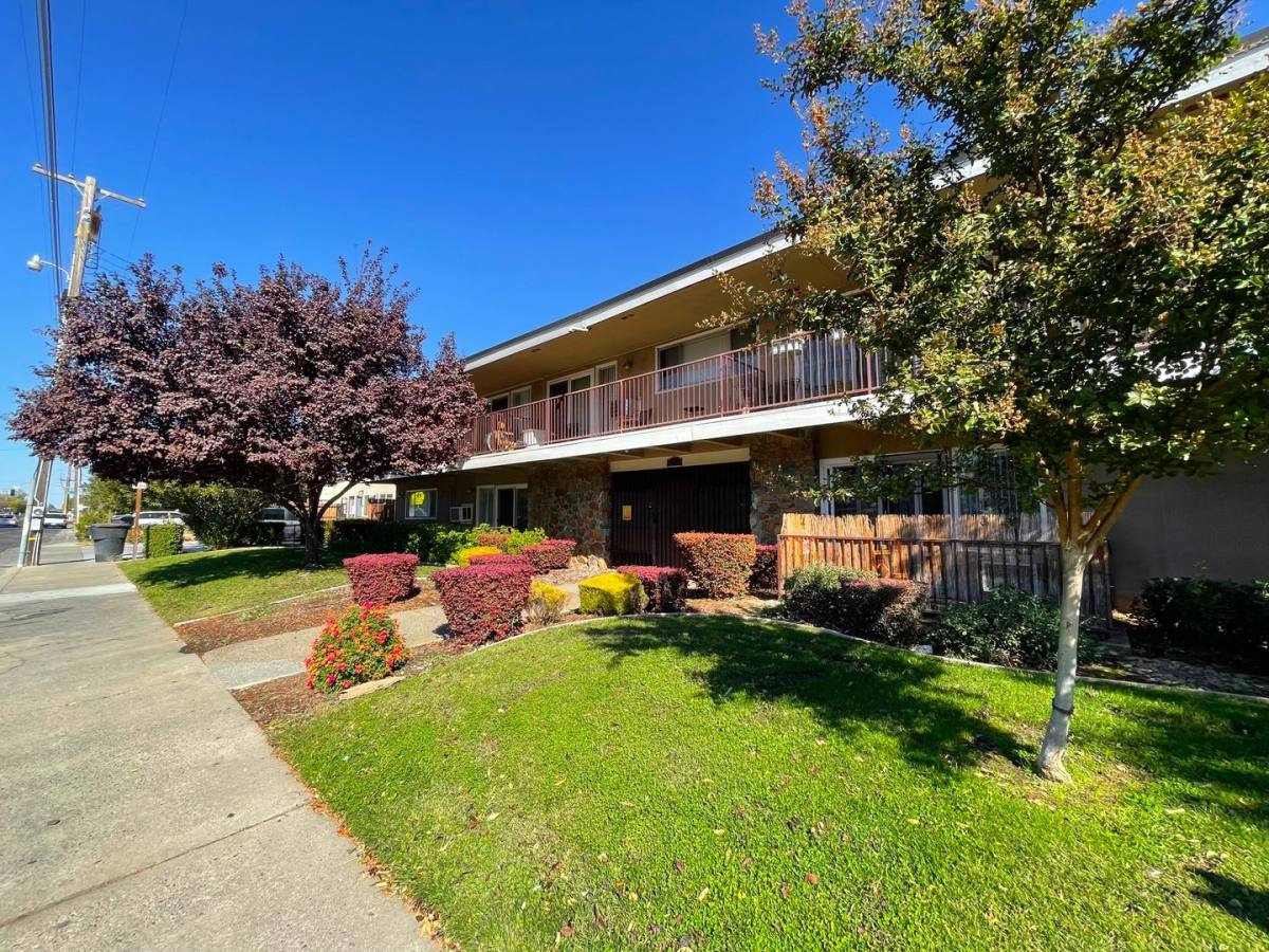 Apartment for rent at 1214 Bell St, Sacramento, CA 95825