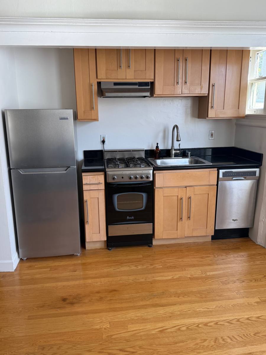 Apartment for rent at 1470 California St #10A, San Francisco, CA 94109