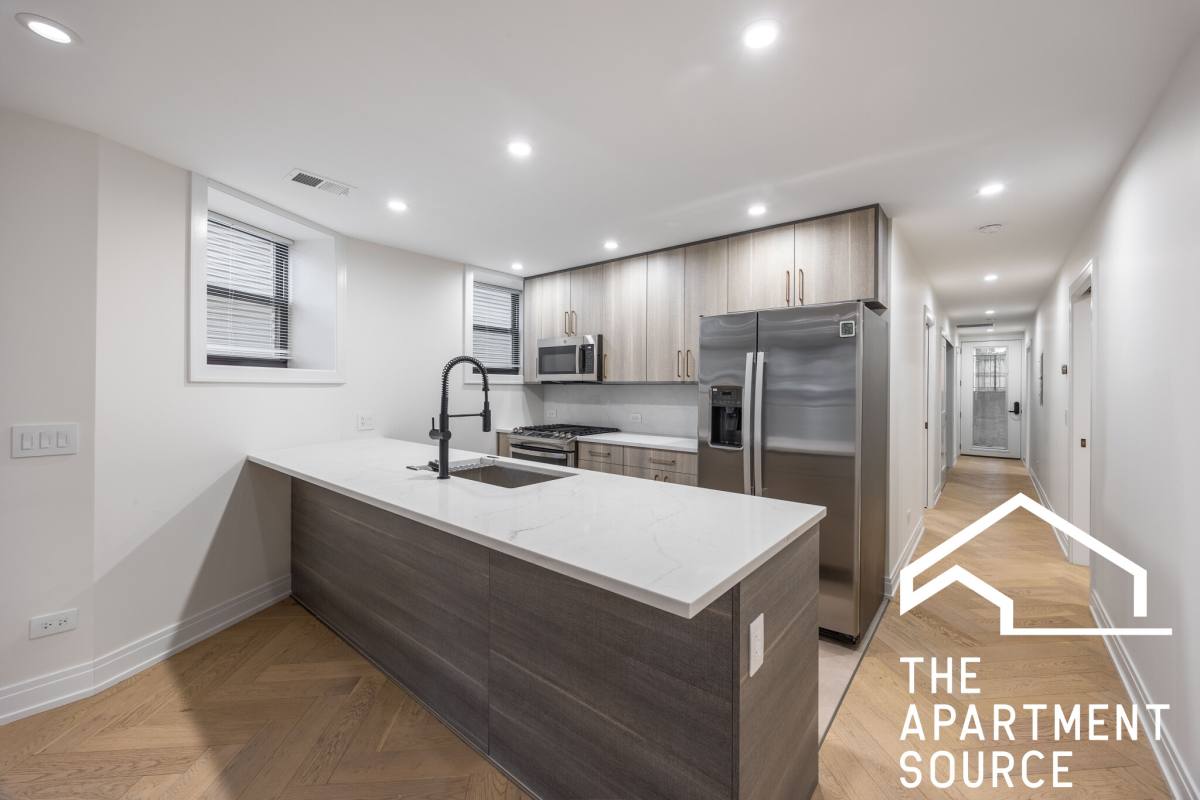 Apartment for rent at 715 W Aldine Ave #1, Chicago, IL 60657