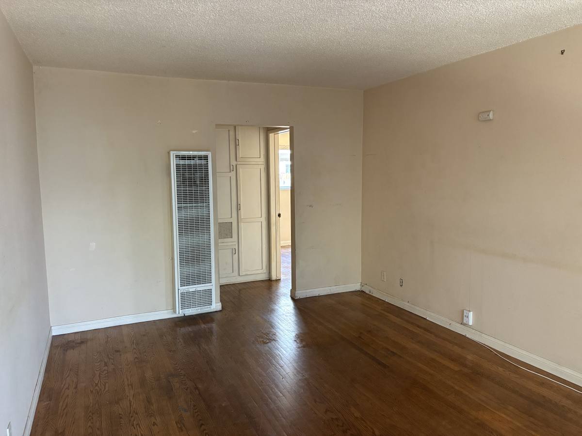 Apartment for rent at 11926 York Ave #B, Hawthorne, CA 90250