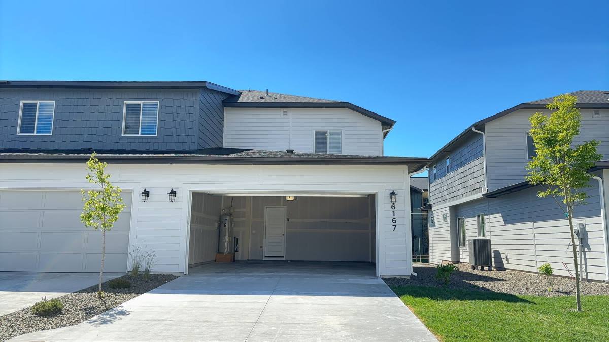 Townhouse for rent at 6077 N Tarako Ave, Garden City, ID 83714