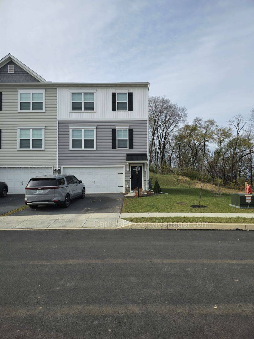 Townhouse for rent at 1008 Blackstone Run, Carlisle, PA 17015