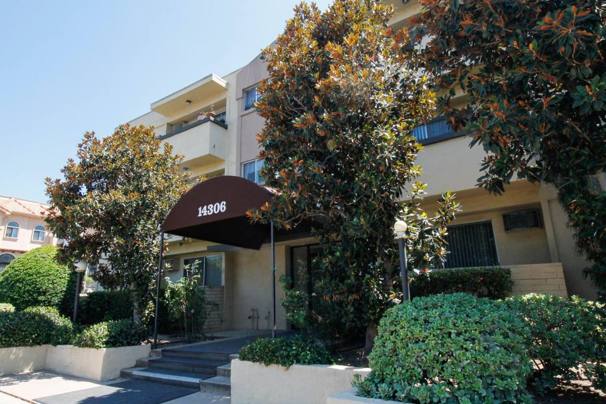 Apartment for rent at 14306 Riverside Dr, Sherman Oaks, CA 91423