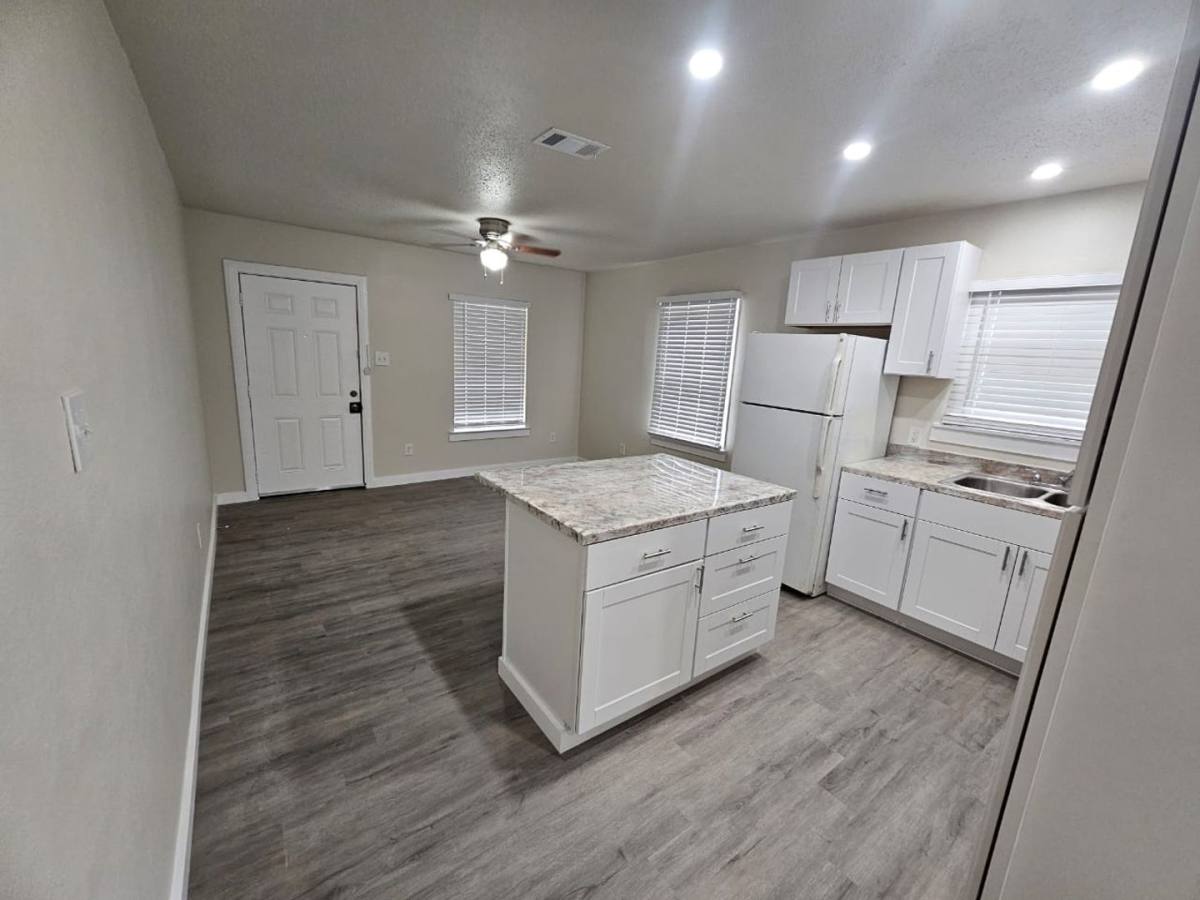 Townhouse for rent at 915 917 N Fitzhugh Ave, Dallas, TX 75204