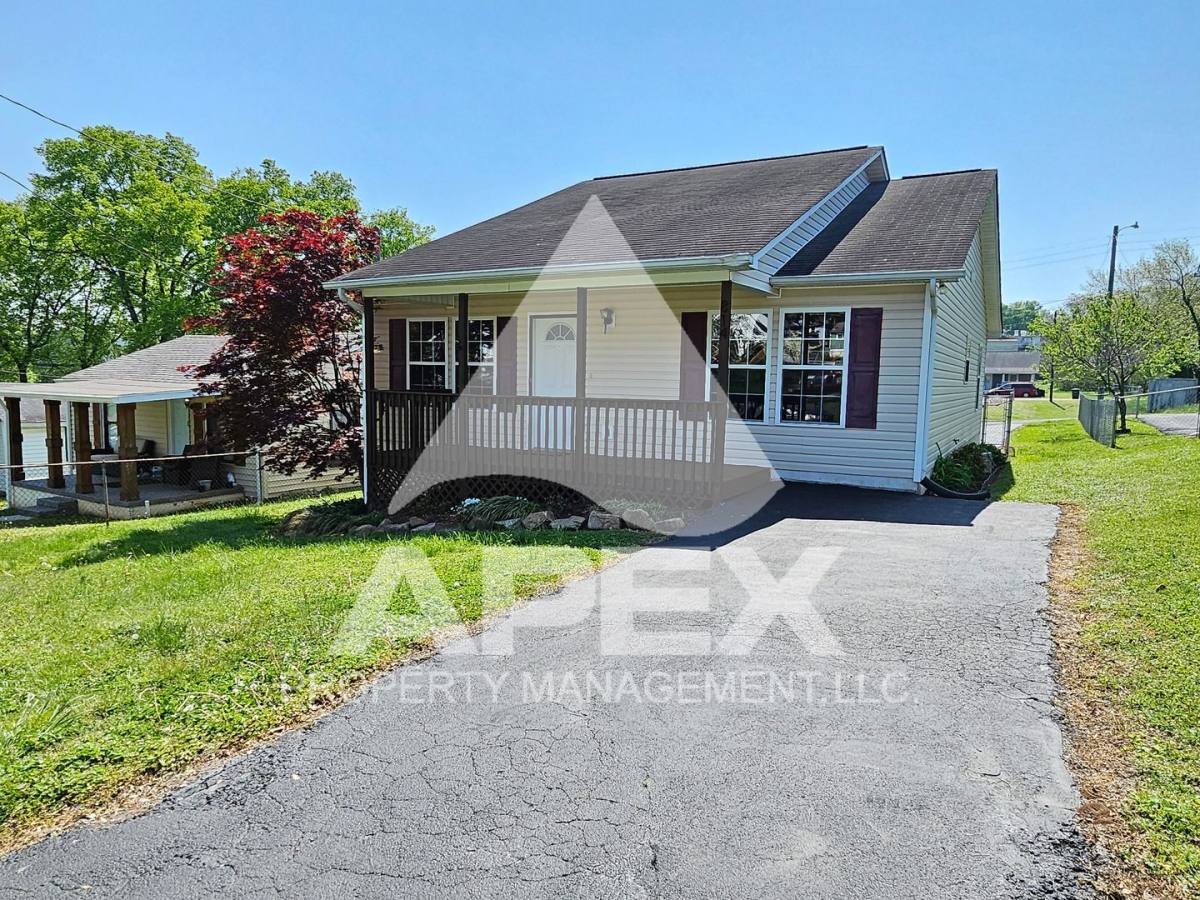 House for rent at 814 Sidebrook Ave, Knoxville, TN 37921