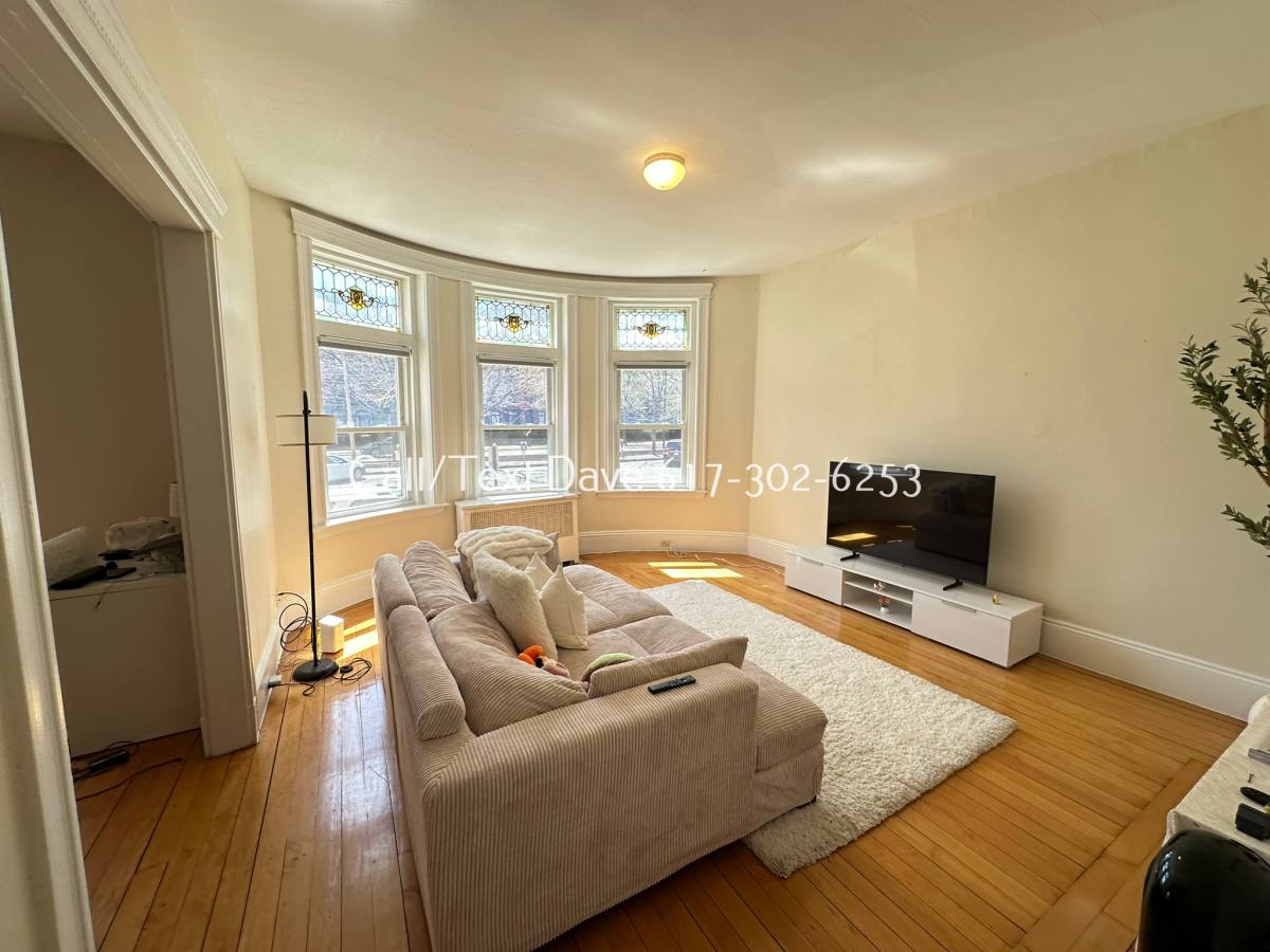 Apartment for rent at 1822 Beacon St #1, Brookline, MA 02446