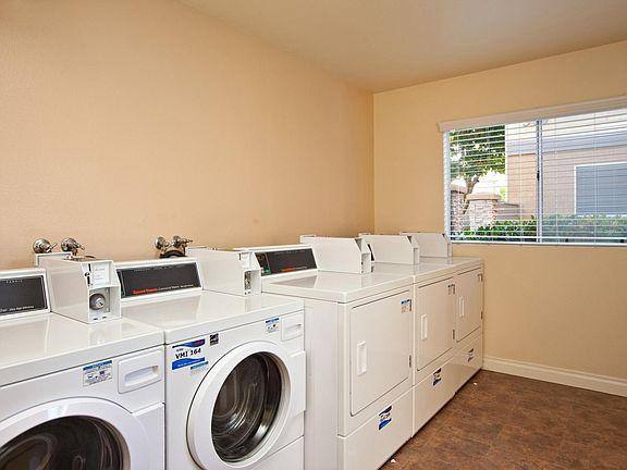 Apartment for rent at Carlsbad Shores Apartment Homes, 360 Chesnut Ave #12, Carlsbad, CA 92008