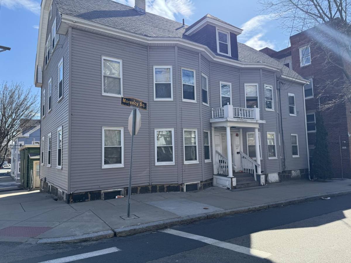 Apartment for rent at 27 Salem St #2R, Salem, MA 01970