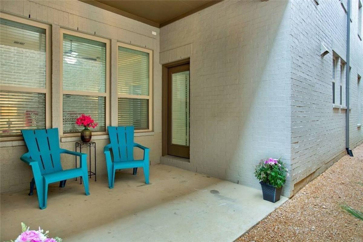House for rent at 2221 Longwood Dr, Carrollton, TX 75010
