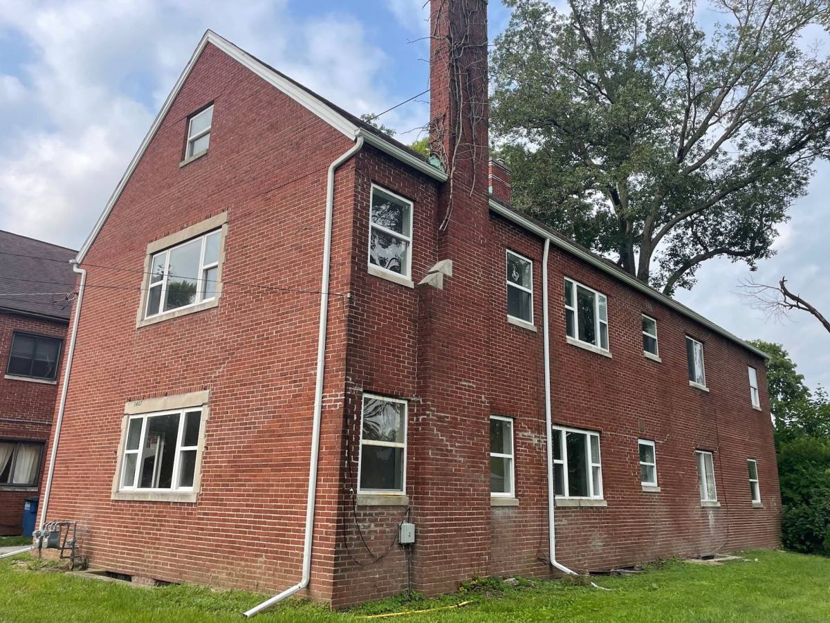 Apartment for rent at 1437 Potomac Dr, Toledo, OH 43607