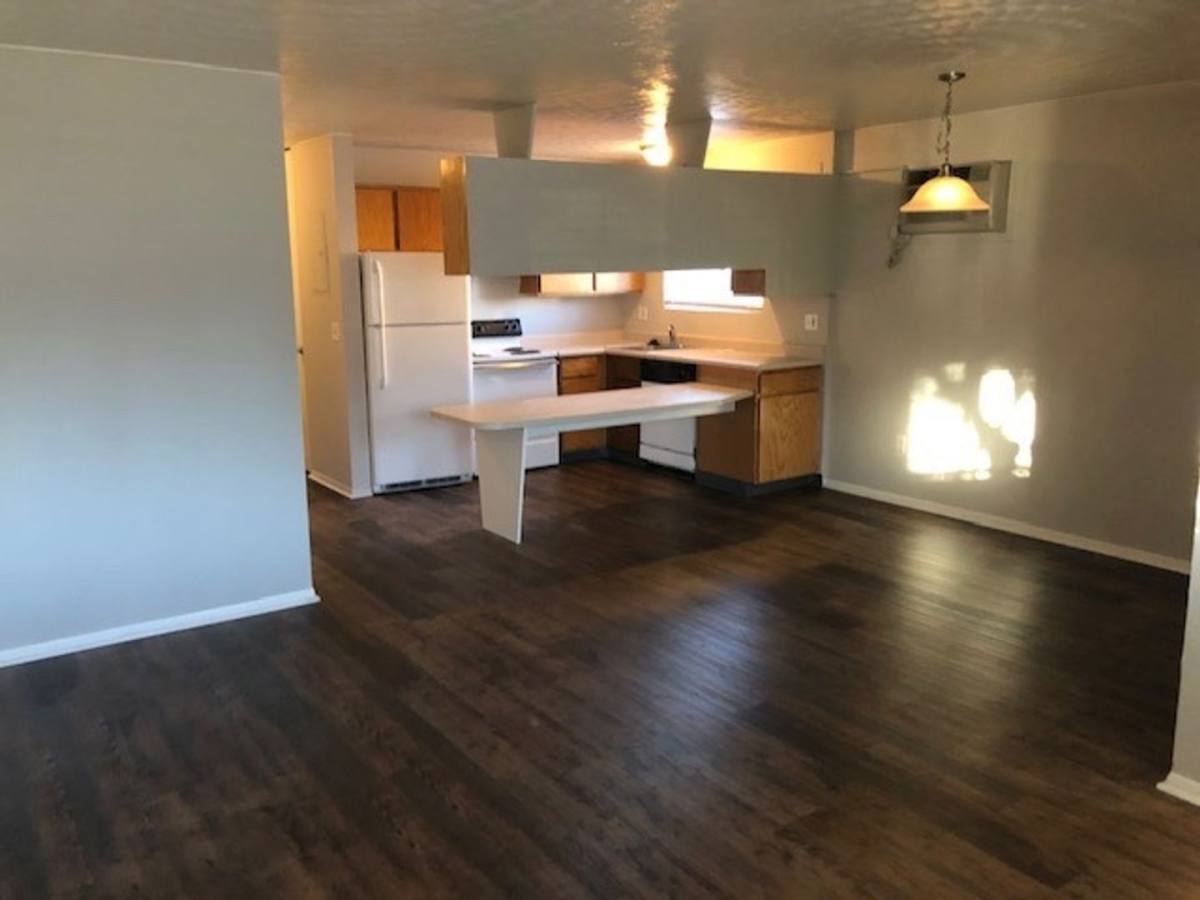 Apartment for rent at 593 W Crestline Ave, Littleton, CO 80120