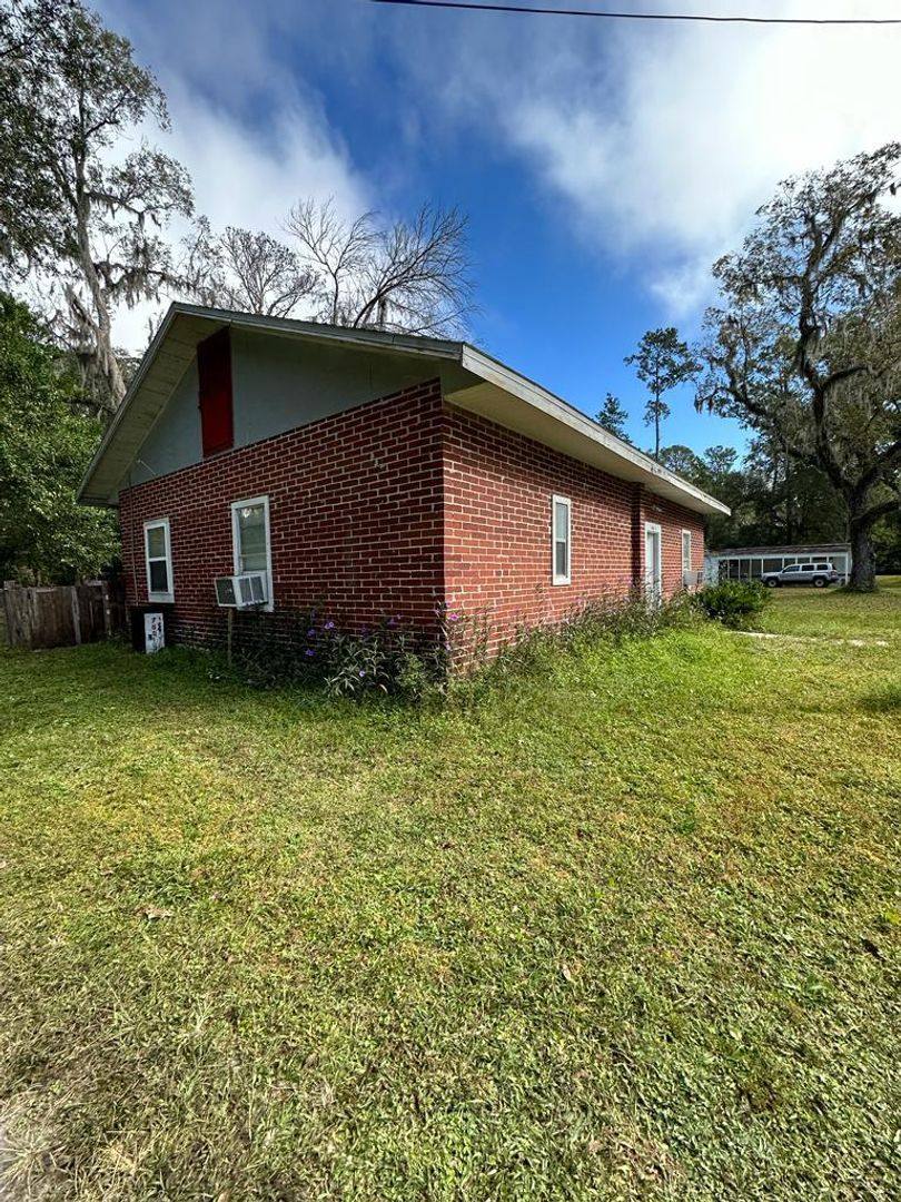Apartment for rent at 7661 Bentwillow Dr, Jacksonville, FL 32244