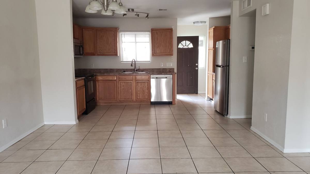 Townhouse for rent at 2410 W Earll Dr, Phoenix, AZ 85015