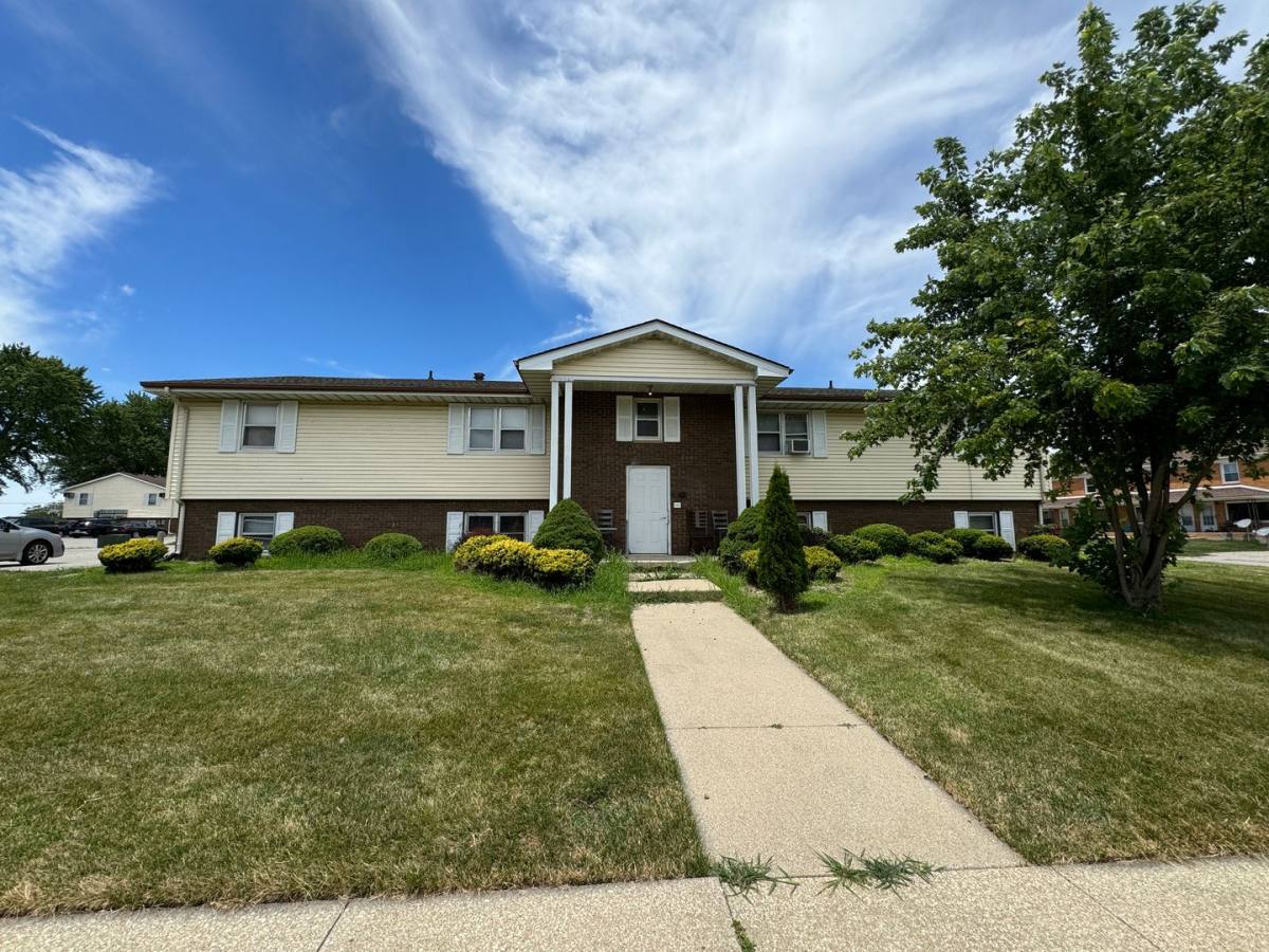 Apartment for rent at 2107 Todd Dr, Bloomington, IL 61704