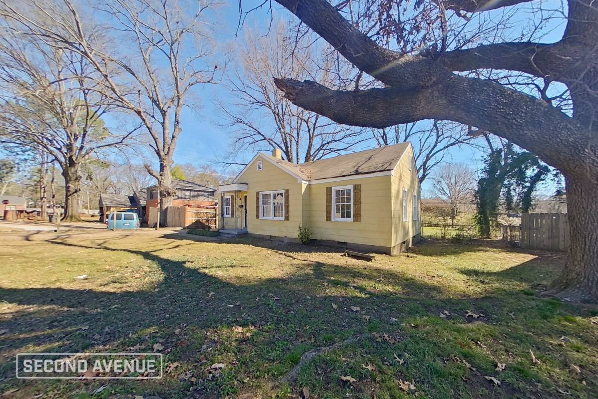 House for rent at 1424 S Highland St, Memphis, TN 38111