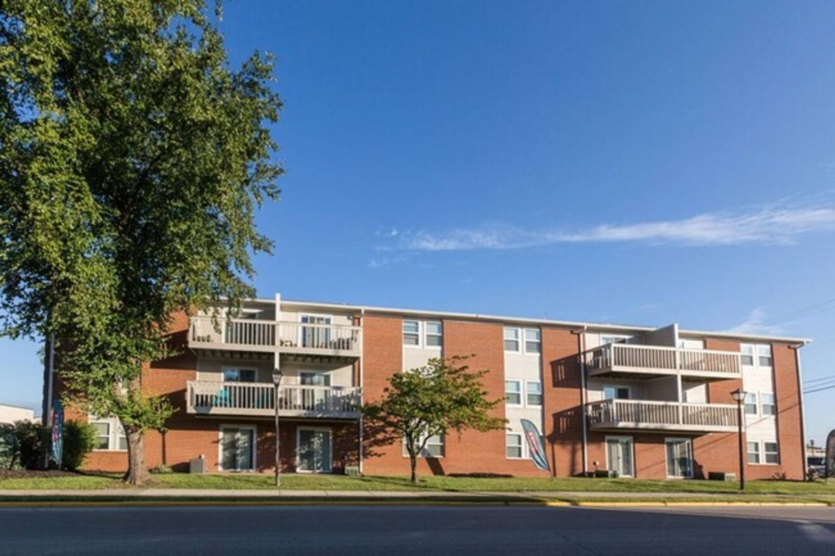Apartment for rent at 201-223 W Saint Clair St, Vincennes, IN 47591