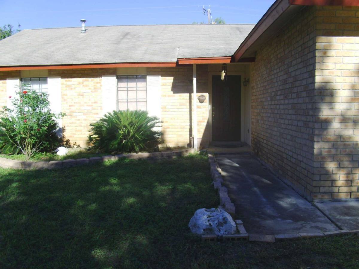 House for rent at 2107 Crested Walk, San Antonio, TX 78231