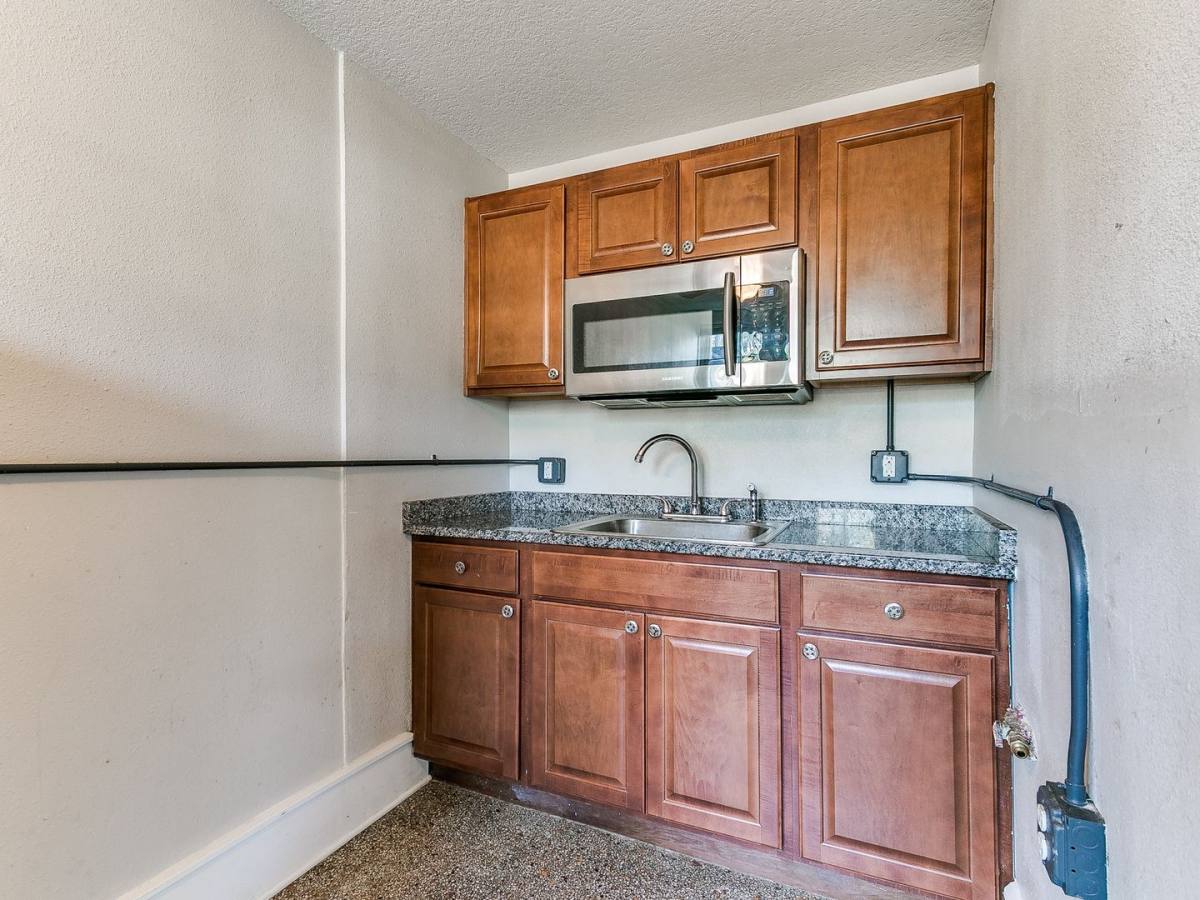 Apartment for rent at 2714 Ingersoll Ave, Des Moines, IA 50312