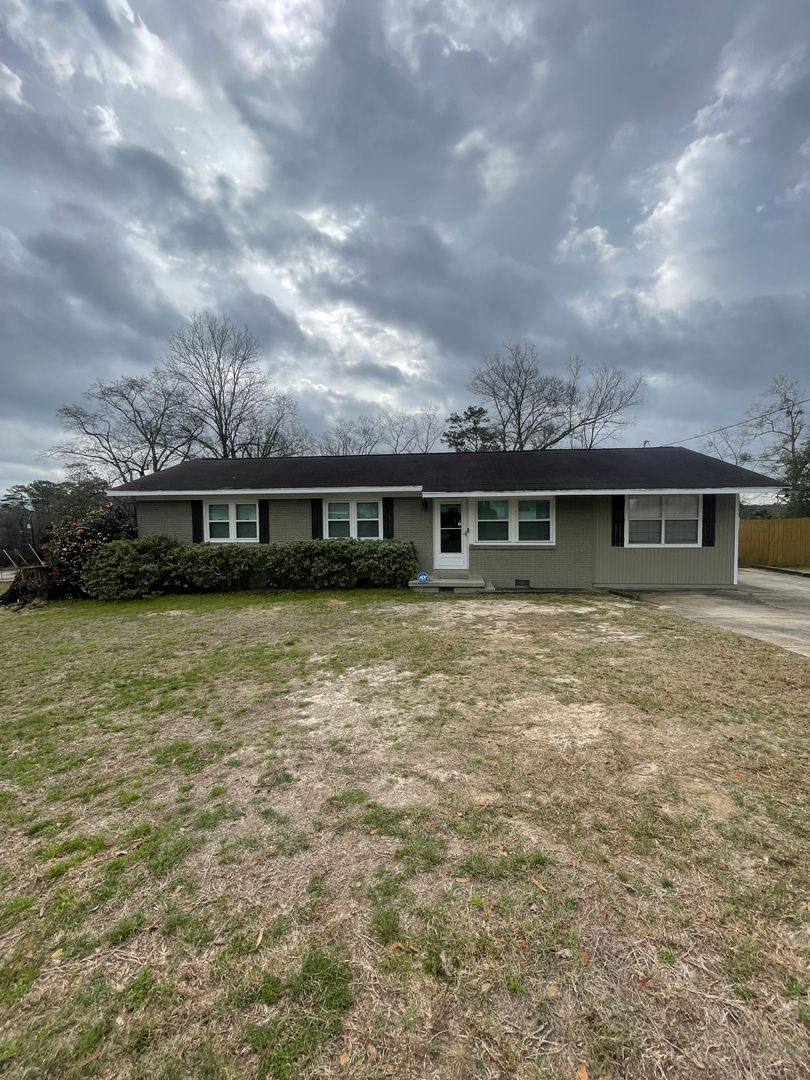 House for rent at 261 Fairwood Circle, Ozark, AL 36360