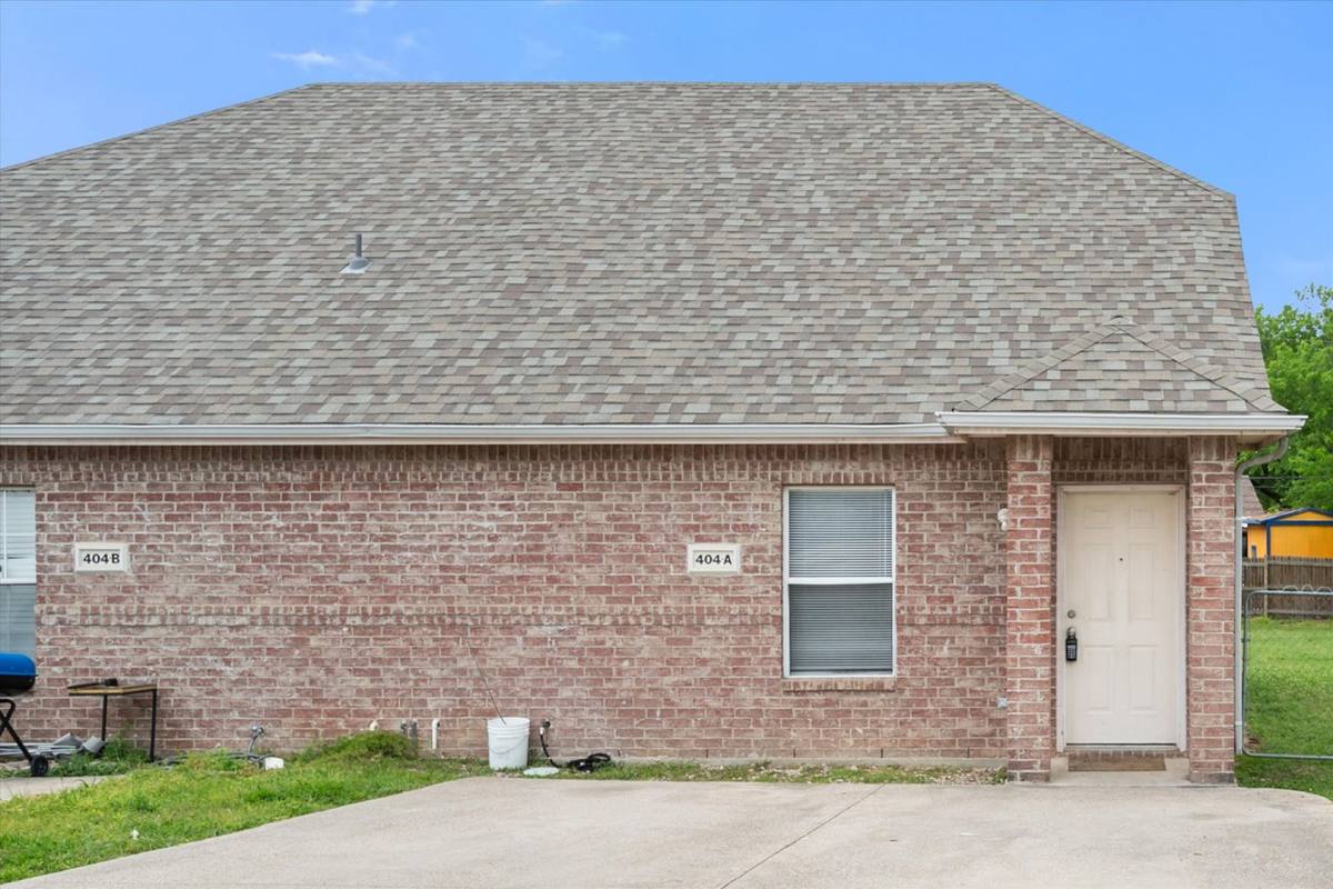 Townhouse for rent at 404 Kings Way Dr, Mansfield, TX 76063