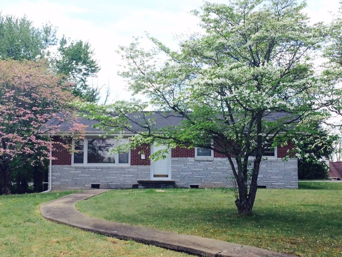 House for rent at 617 Wendover Dr, Johnson City, TN 37604