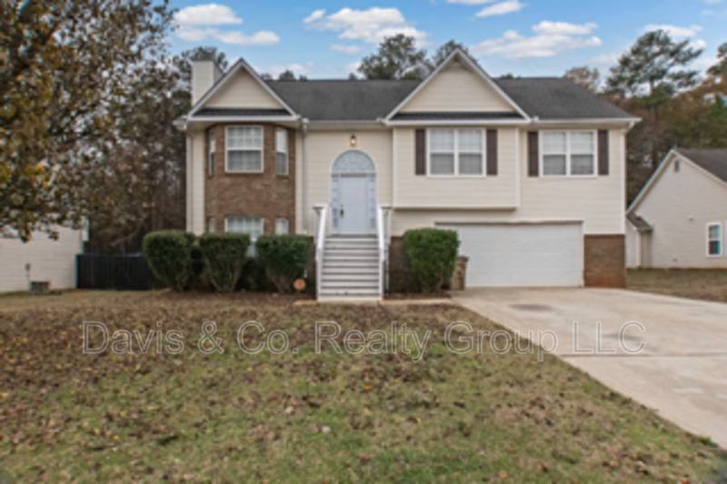 House for rent at 142 Vinings Dr, McDonough, GA 30253