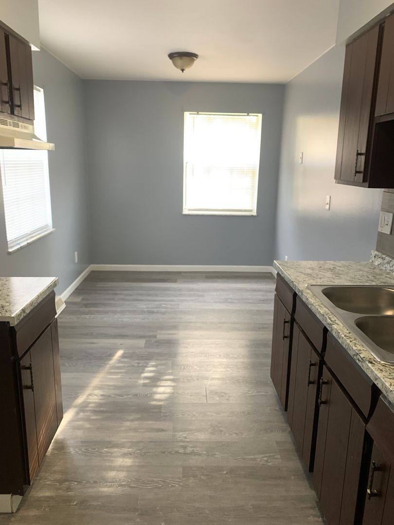 Apartment for rent at 1614 Brooke Park, Toledo, OH 43612