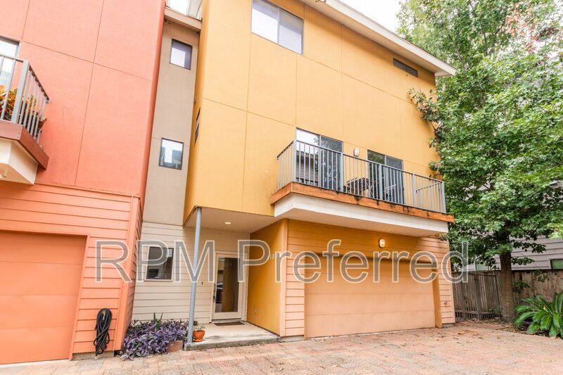 House for rent at 4104 Spencer St #B, Houston, TX 77007