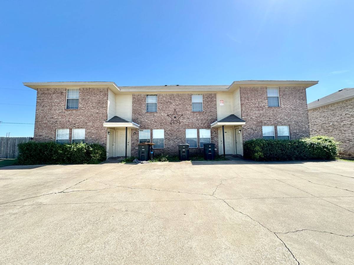 Townhouse for rent at 5910 Greengate Dr, Killeen, TX 76543