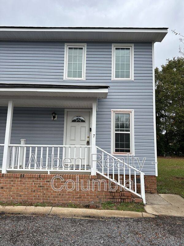 Townhouse for rent at 7 Londonderry Square, Cayce, SC 29033