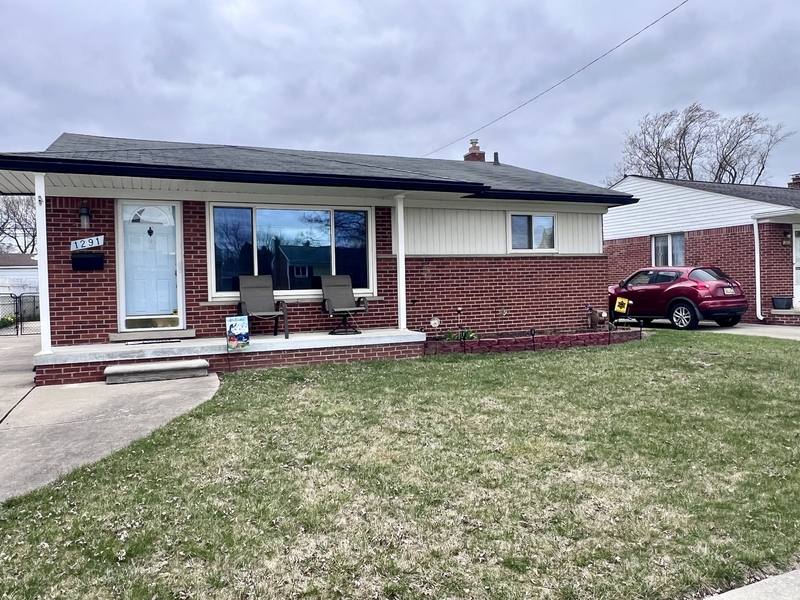 House for rent at 1291 N Selfridge Blvd, Clawson, MI 48017