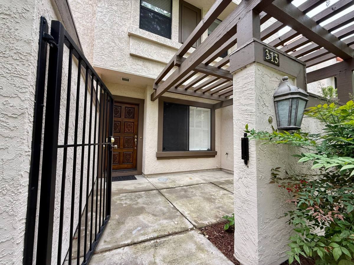 Townhouse for rent at 313 Preakness Court, Walnut Creek, CA 94597