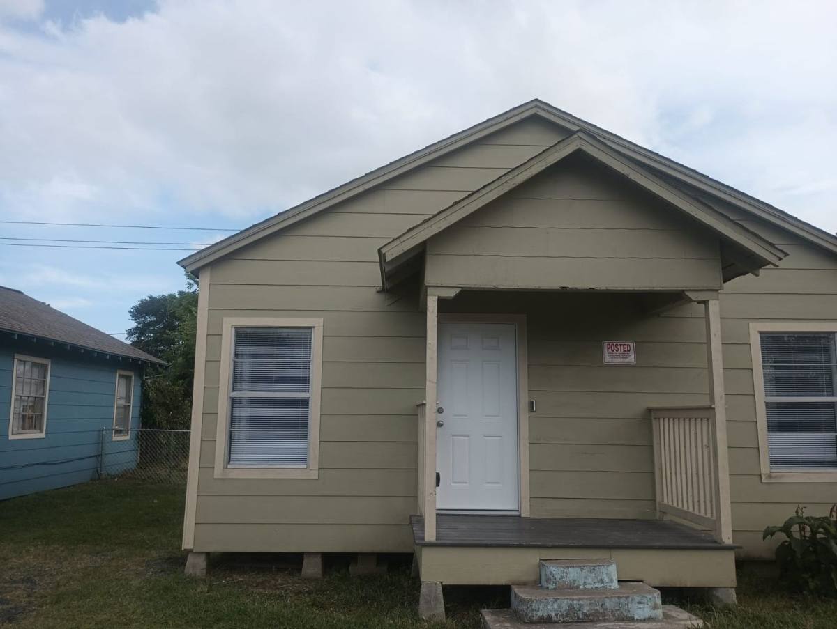 House for rent at 119 W Main St, Baytown, TX 77520