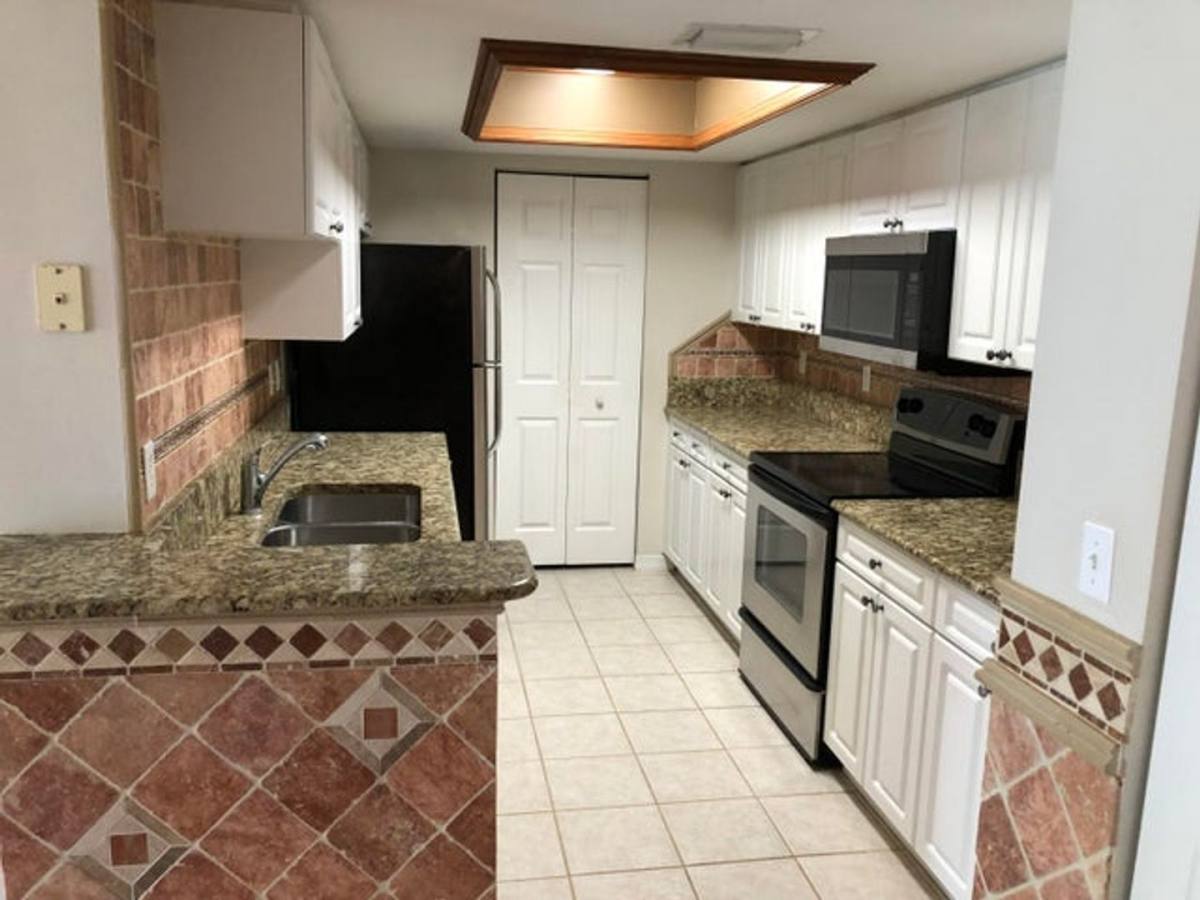 House for rent at 1500 S Crestwood 1503 Court, West Palm Beach, FL 33411